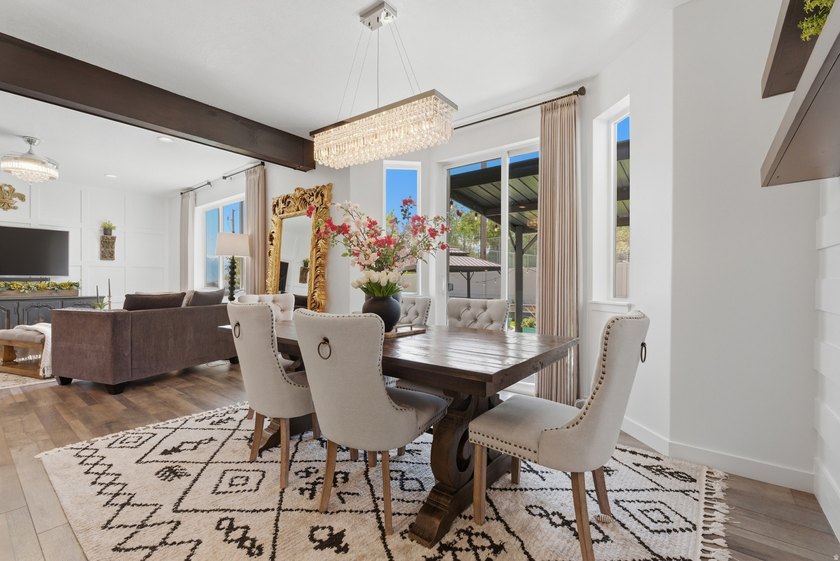 Stunning 5-bedroom, 3.5-bath Saratoga Springs home with - photo 12