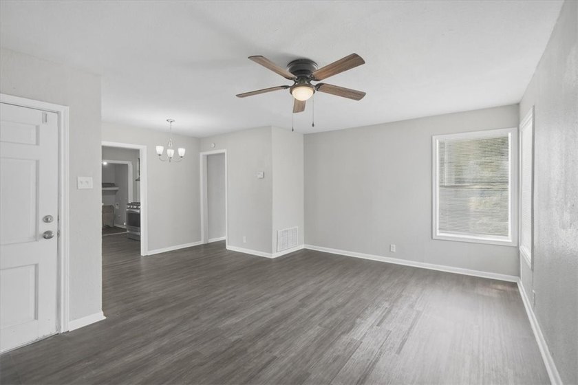 Beautifully updated and move-in ready! This charming home - photo 5
