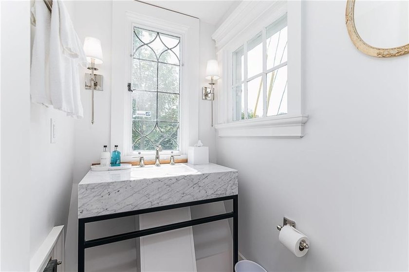 19 East Hills Road presents a rare opportunity to own a - photo 15