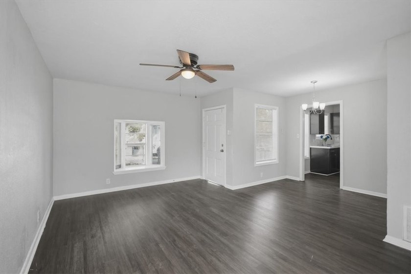Beautifully updated and move-in ready! This charming home - photo 6