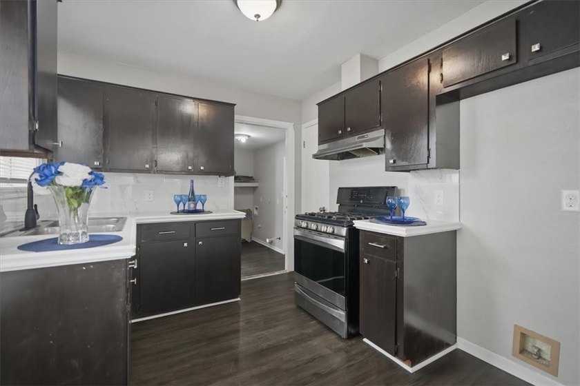 Beautifully updated and move-in ready! This charming home - photo 8