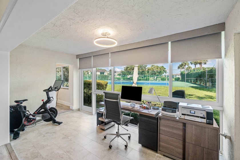 Rarely available &amp; totally remodeled 2-bed, 2-bath END UNIT - photo 18