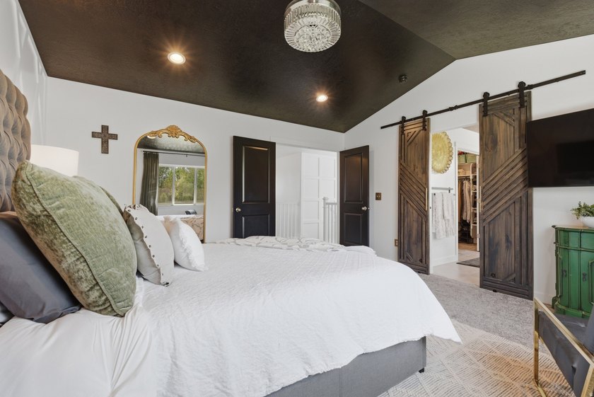 Stunning 5-bedroom, 3.5-bath Saratoga Springs home with - photo 20