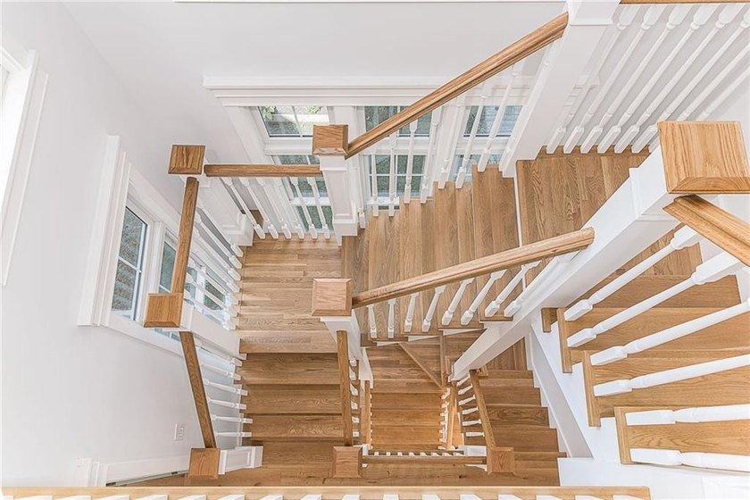 19 East Hills Road presents a rare opportunity to own a - photo 22