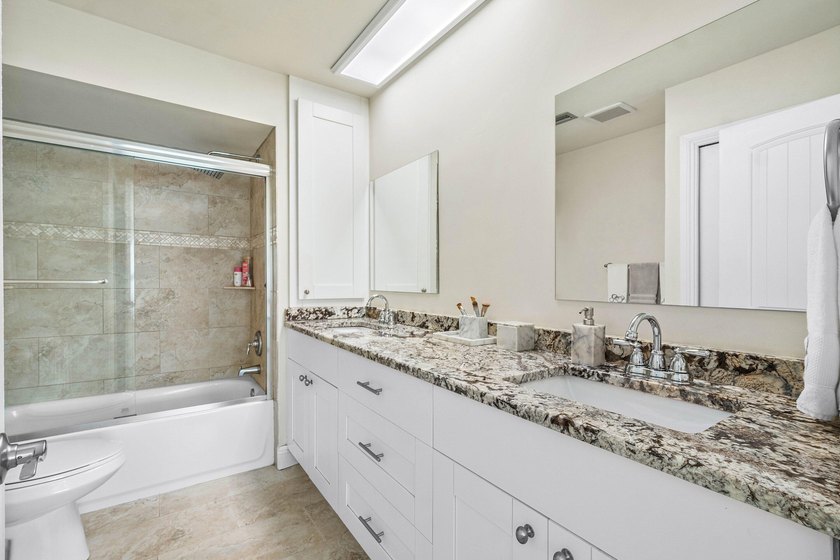 Rarely available &amp; totally remodeled 2-bed, 2-bath END UNIT - photo 23