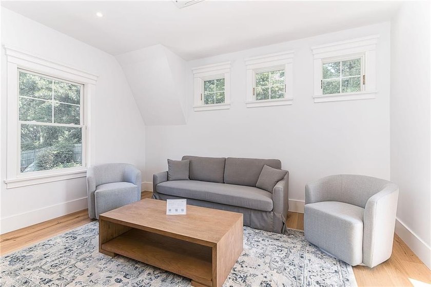 19 East Hills Road presents a rare opportunity to own a - photo 24
