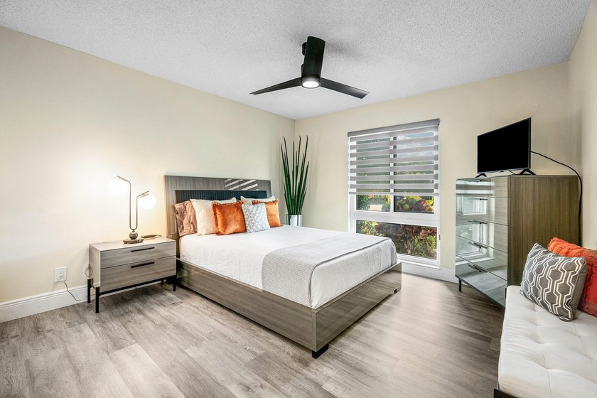Rarely available &amp; totally remodeled 2-bed, 2-bath END UNIT - photo 26