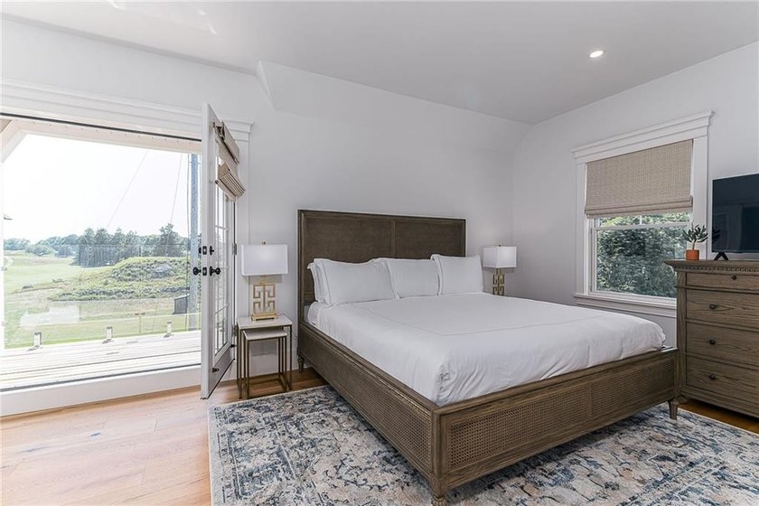 19 East Hills Road presents a rare opportunity to own a - photo 29