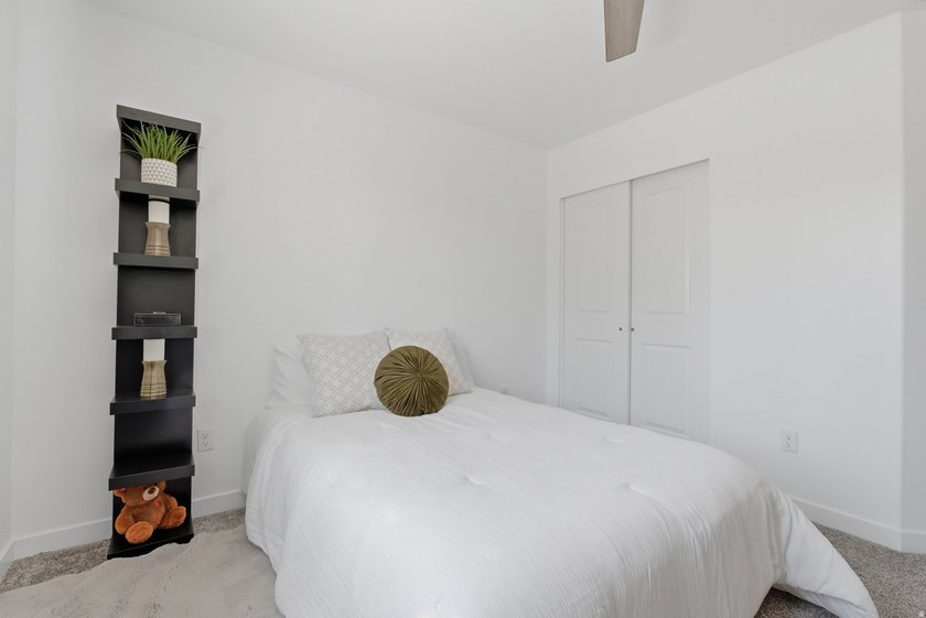 Stunning 5-bedroom, 3.5-bath Saratoga Springs home with - photo 30
