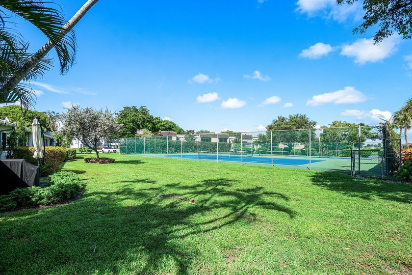 Rarely available &amp; totally remodeled 2-bed, 2-bath END UNIT - photo 38