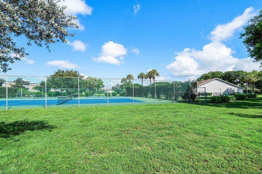 Rarely available &amp; totally remodeled 2-bed, 2-bath END UNIT - photo 39