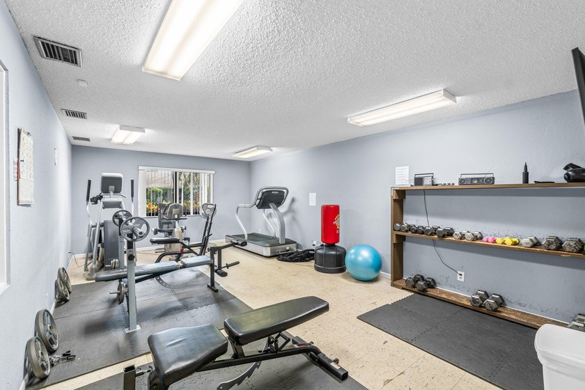 Rarely available &amp; totally remodeled 2-bed, 2-bath END UNIT - photo 42