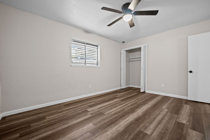 Really cute, move-in ready, 3-bedroom, 2-bath home! Recently - photo 9