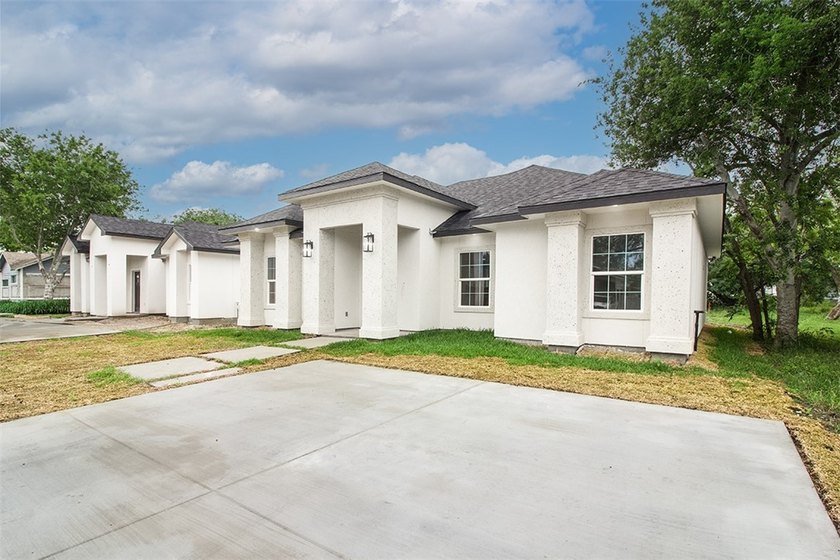 Brand-new construction on a spacious 8,755 sq ft lot in Corpus - photo 2