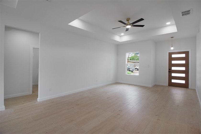 Brand-new construction on a spacious 8,755 sq ft lot in Corpus - photo 7