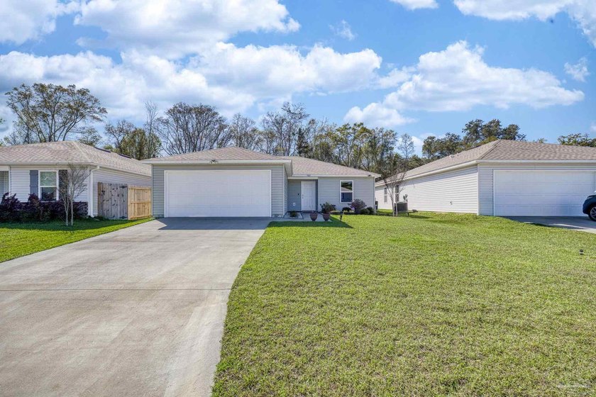 **PRICE IMPROVEMENT!! Move-In Ready &amp; Packed with VALUE!** - photo 3
