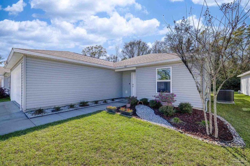 **PRICE IMPROVEMENT!! Move-In Ready &amp; Packed with VALUE!** - photo 4