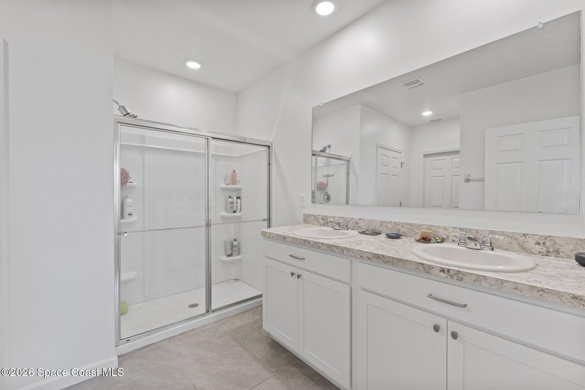 Tucked away on a desirable cul-de-sac, this beautifully - photo 21
