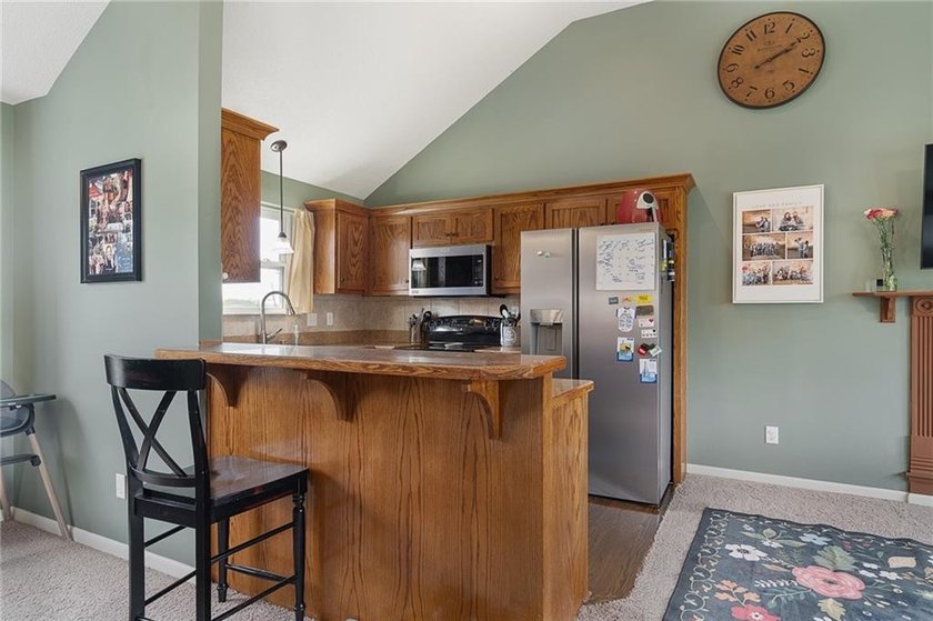 Welcome to 101 Bridgeport Drive, a charming retreat in the - photo 11