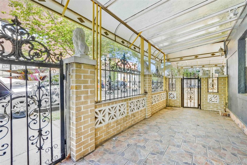 Welcome to 722 Elton Street, a beautifully maintained detached - photo 23