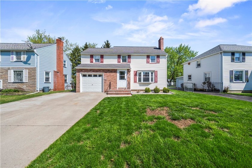 Welcome to 118 Queensboro Rd in Irondequoit - a beautifully - photo 2