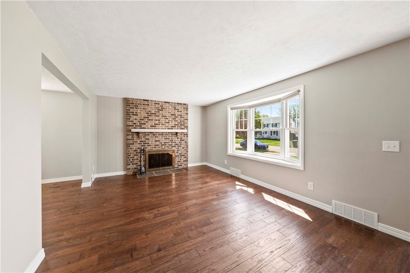 Welcome to 118 Queensboro Rd in Irondequoit - a beautifully - photo 6