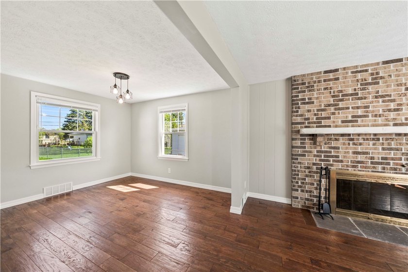 Welcome to 118 Queensboro Rd in Irondequoit - a beautifully - photo 7