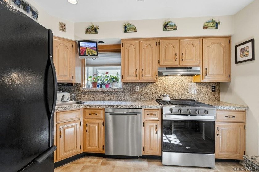 Don't Miss this charming, expanded Cape home featuring 5 - photo 11