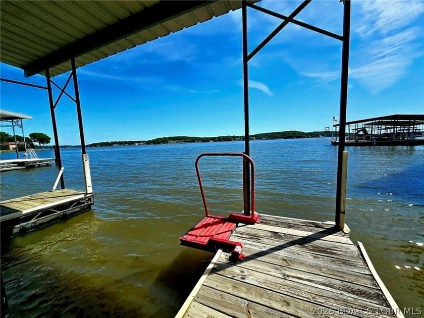 Two beautifully remodeled lakefront homes offering an incredible - photo 20