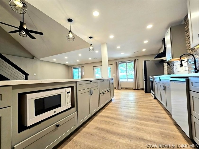 Two beautifully remodeled lakefront homes offering an incredible - photo 24