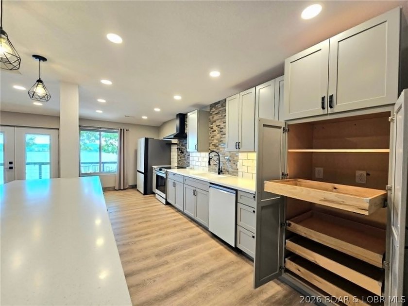 Two beautifully remodeled lakefront homes offering an incredible - photo 25