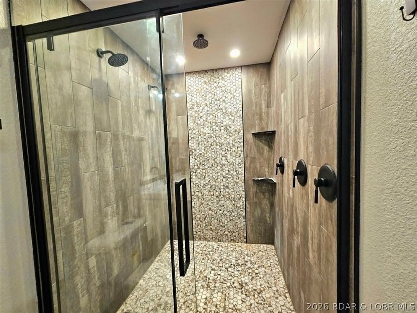 Two beautifully remodeled lakefront homes offering an incredible - photo 31