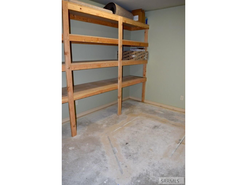 PRIME LOCATION! SPACIOUS! The Building is Located in a busy - photo 32