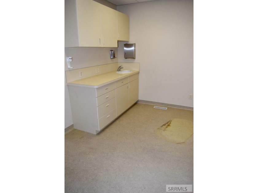 PRIME LOCATION! SPACIOUS! The Building is Located in a busy - photo 35
