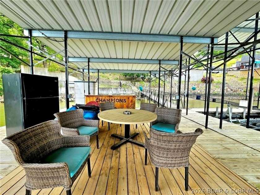 Two beautifully remodeled lakefront homes offering an incredible - photo 44