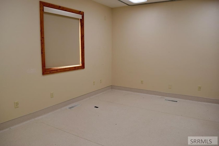PRIME LOCATION! SPACIOUS! The Building is Located in a busy - photo 45
