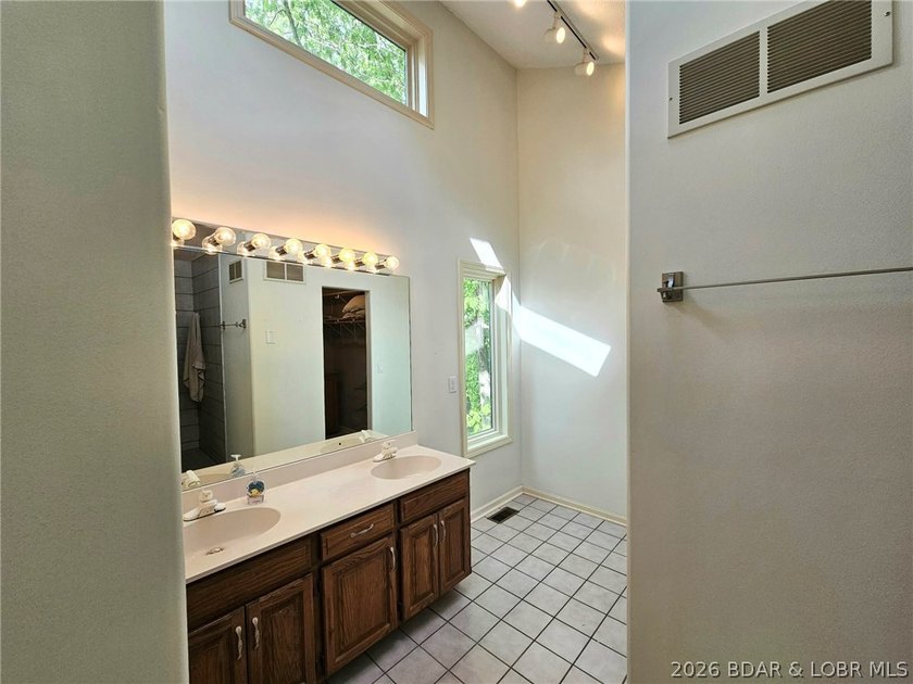 Two beautifully remodeled lakefront homes offering an incredible - photo 48