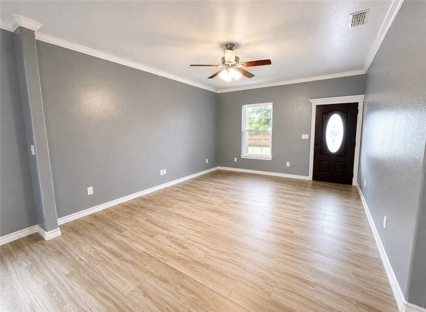 Great opportunity in an unbeatable location! Built in 2021! This - photo 2