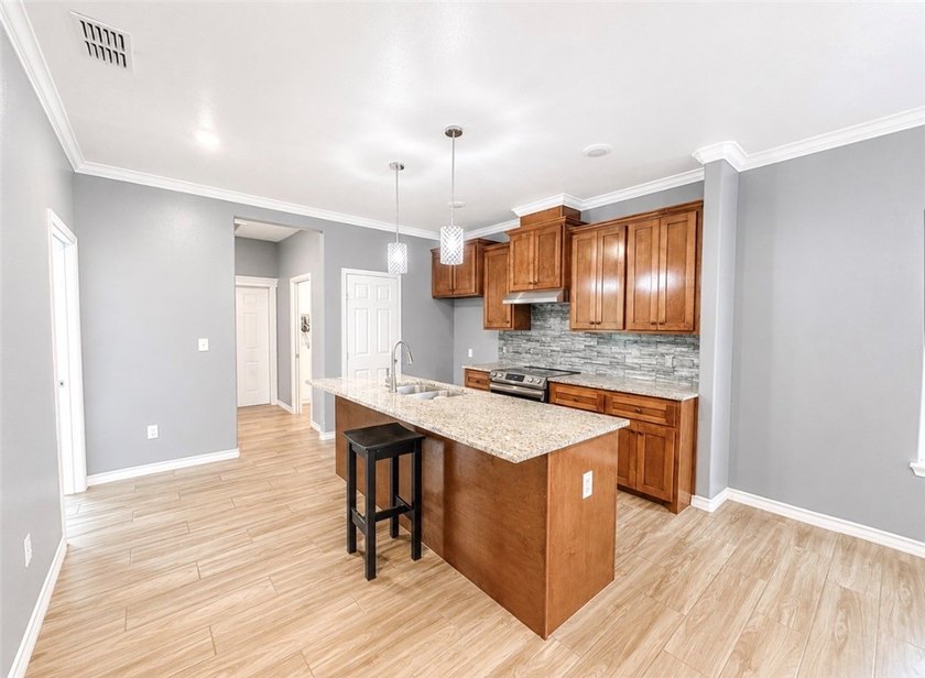Great opportunity in an unbeatable location! Built in 2021! This - photo 4