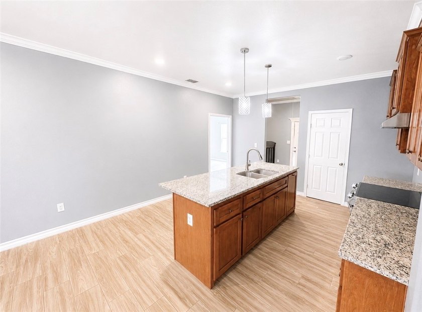 Great opportunity in an unbeatable location! Built in 2021! This - photo 5