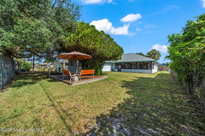 Beautifully maintained property located on quiet street lovingly - photo 2
