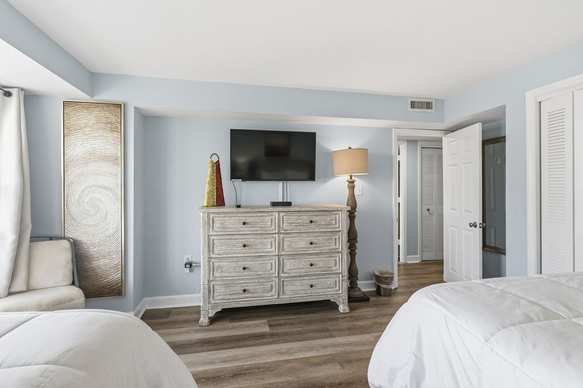 Fully furnished, high-floor oceanfront three-bedroom - photo 22