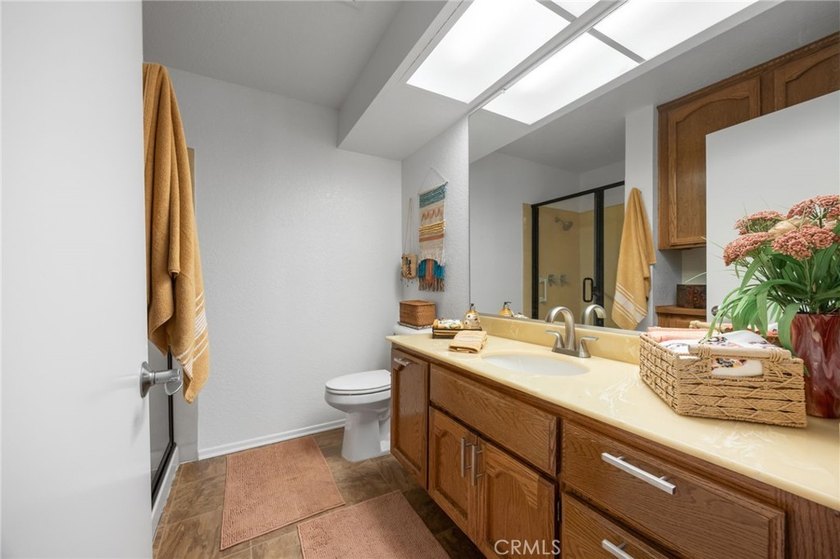 A Rare Find, Turn Key corner unit Condo on the 1st floor and is - photo 32