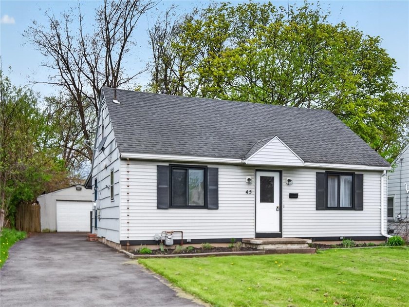 Welcome home to 45 Ridgecrest Avenue! This cozy cape cod boasts - photo 2