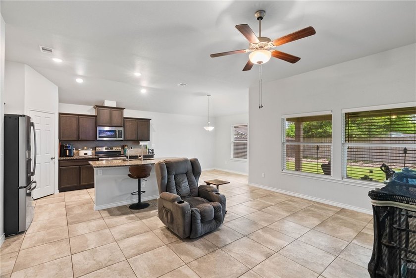 VA Assumable Loan Available! Don't miss this fantastic - photo 4