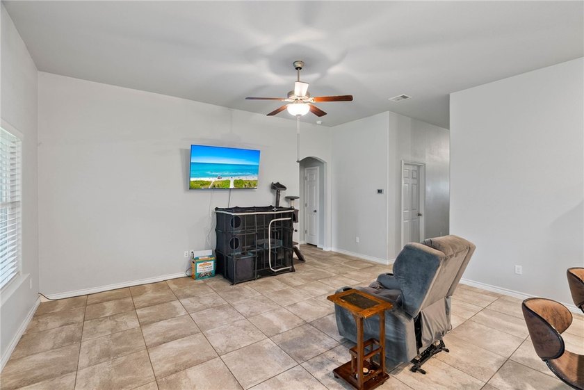 VA Assumable Loan Available! Don't miss this fantastic - photo 6