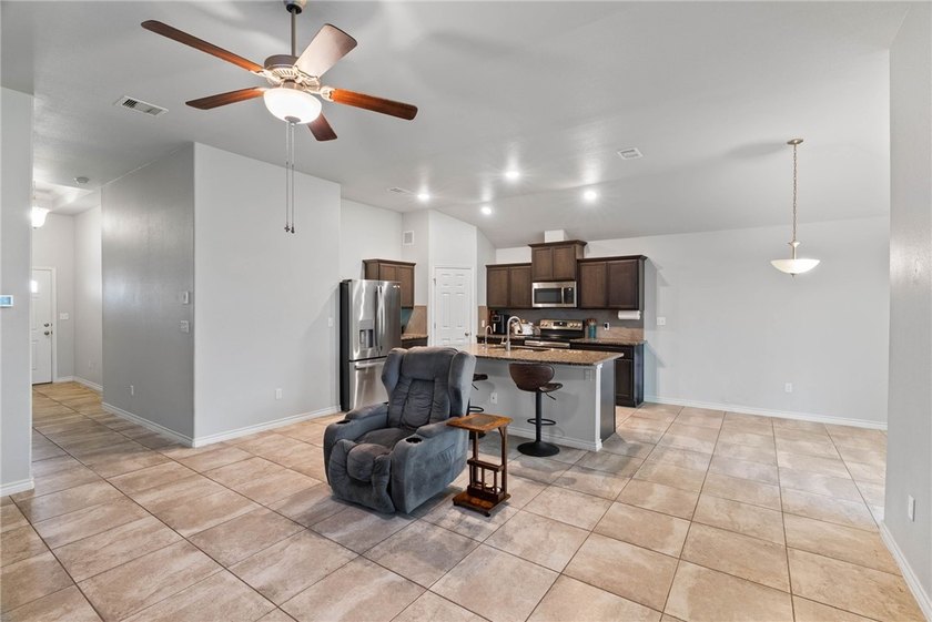 VA Assumable Loan Available! Don't miss this fantastic - photo 7