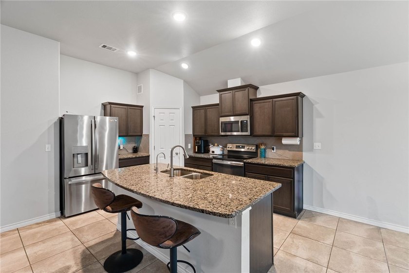 VA Assumable Loan Available! Don't miss this fantastic - photo 9