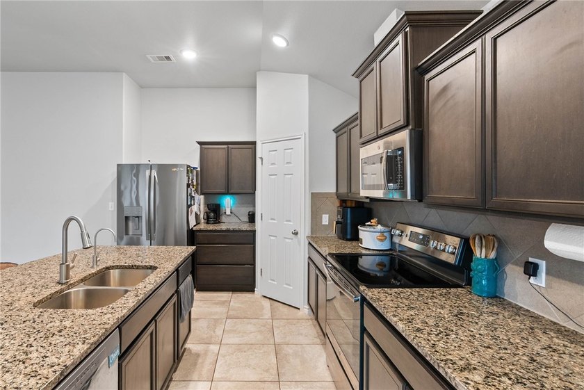 VA Assumable Loan Available! Don't miss this fantastic - photo 10