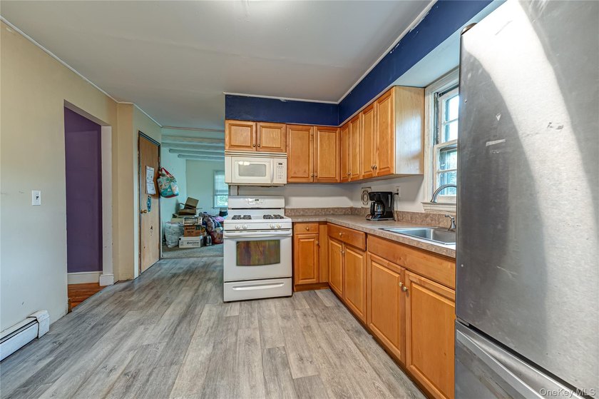 Opportunity to make this charming Halesite home your own. Tucked - photo 11
